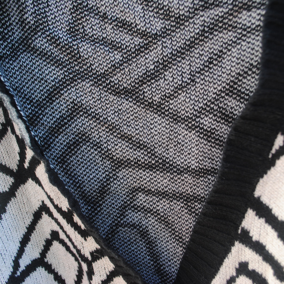 L black and white pattern charlotte ruse - Picture 4 of 7